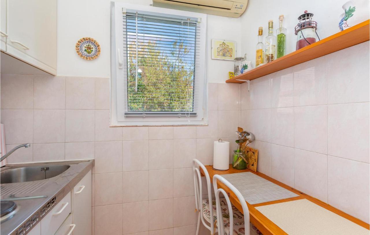 1 Bedroom Beautiful Apartment In Linardići Buitenkant foto
