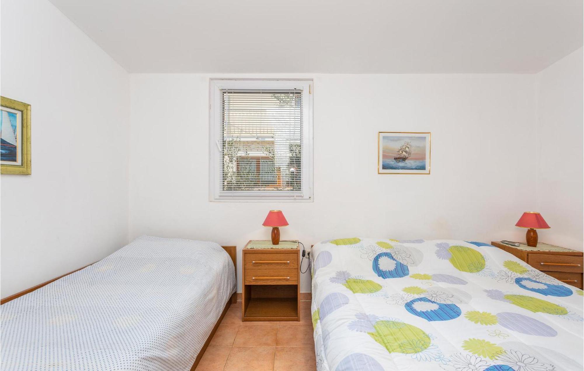 1 Bedroom Beautiful Apartment In Linardići Buitenkant foto