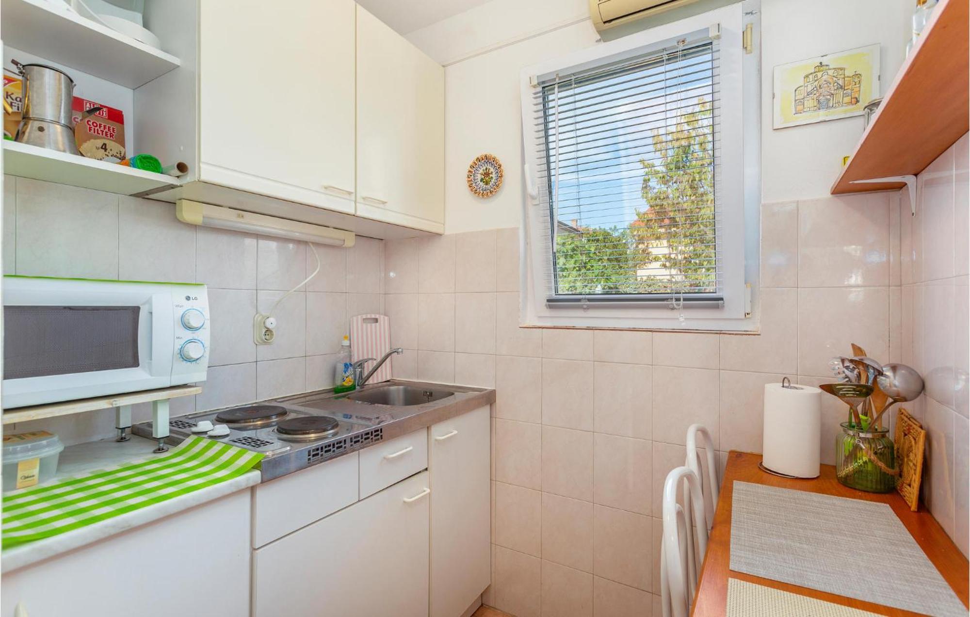 1 Bedroom Beautiful Apartment In Linardići Buitenkant foto