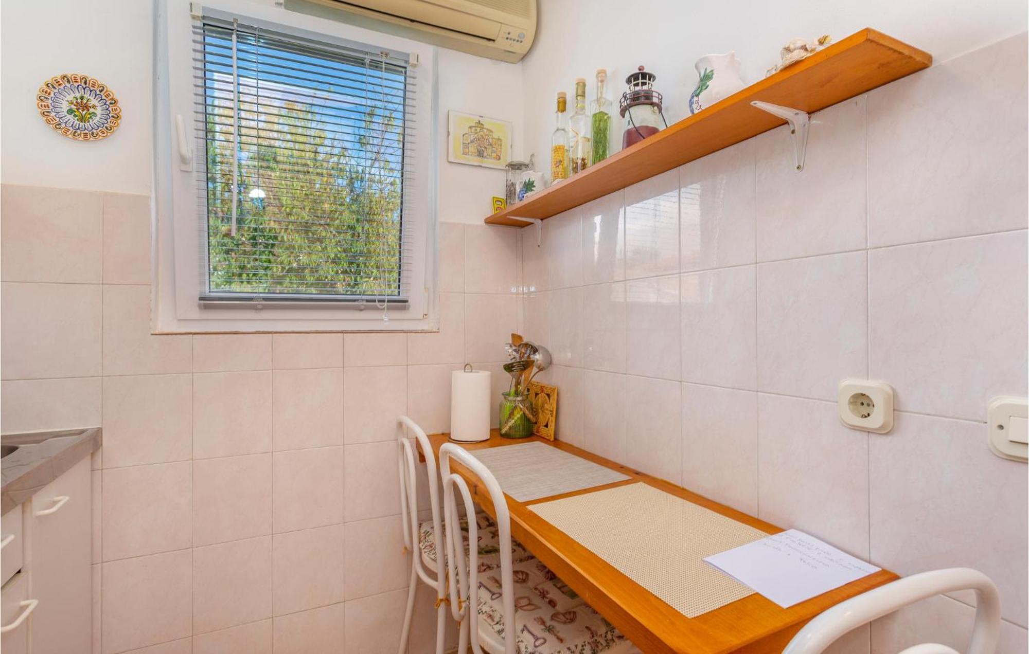 1 Bedroom Beautiful Apartment In Linardići Buitenkant foto