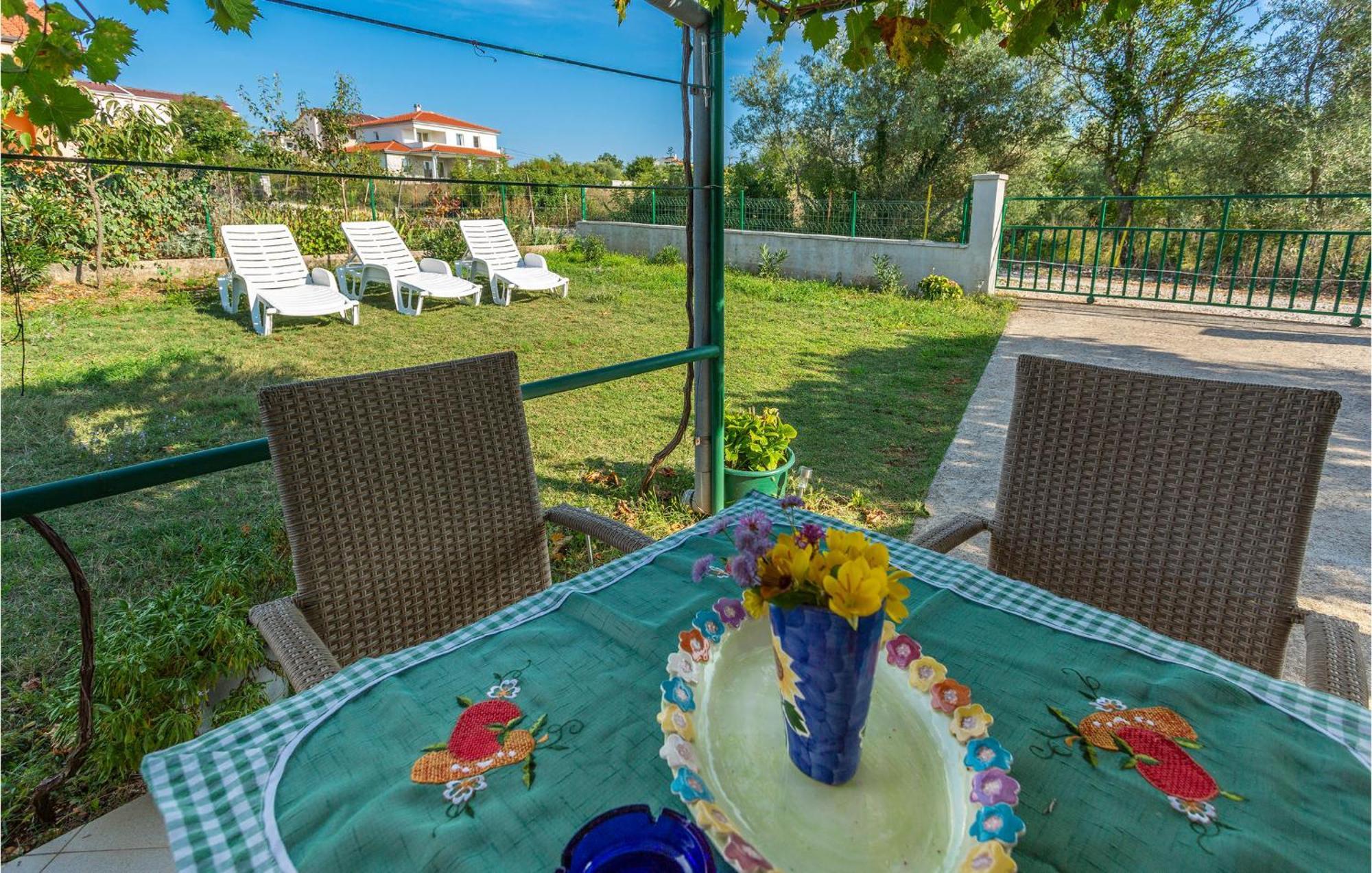 1 Bedroom Beautiful Apartment In Linardići Buitenkant foto