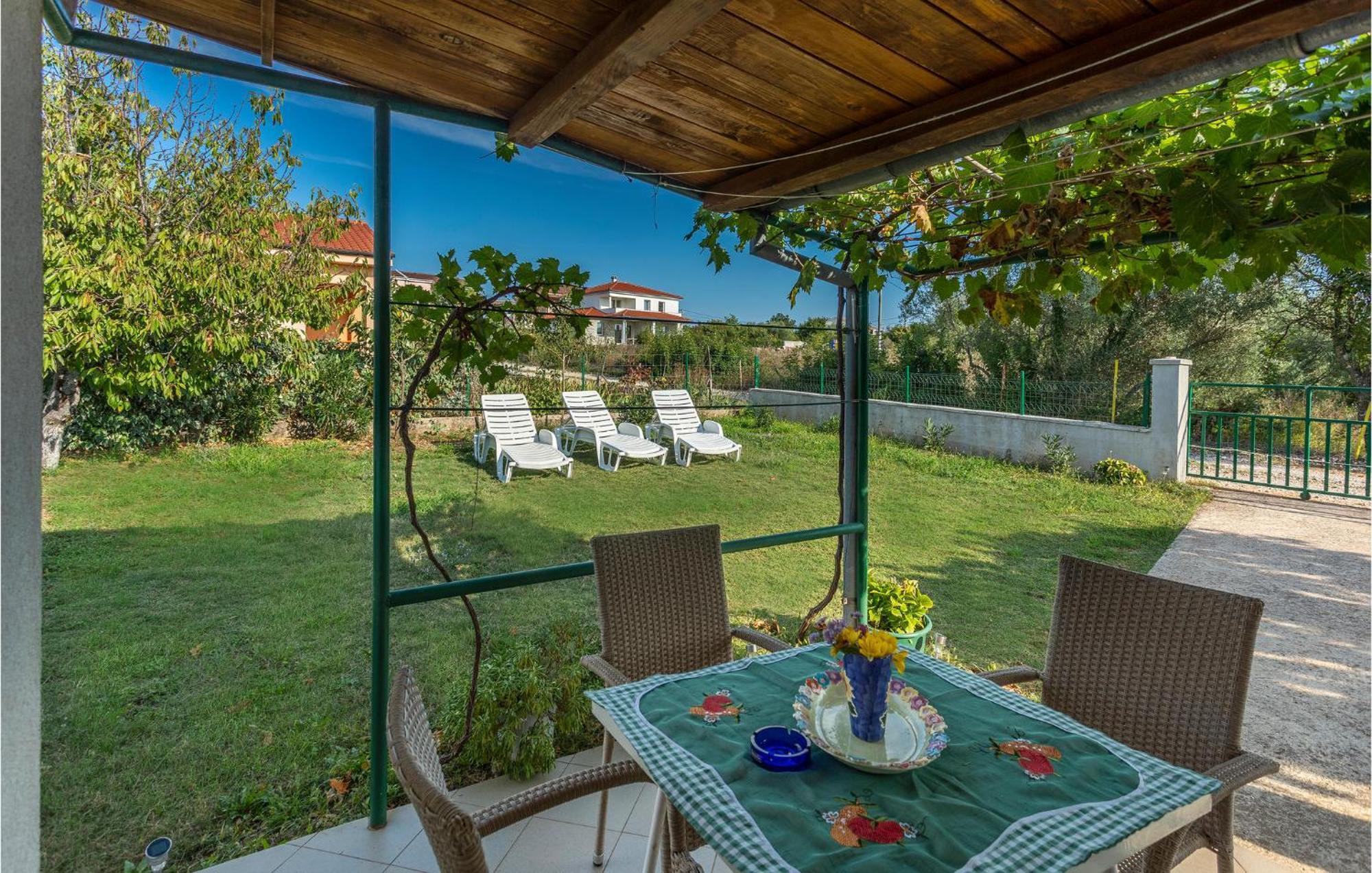 1 Bedroom Beautiful Apartment In Linardići Buitenkant foto
